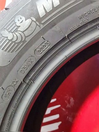 [R. 1915] - 215 60 17 96H MICHELIN