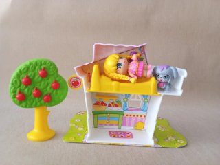 Casas Pin y Pon con figuras.
