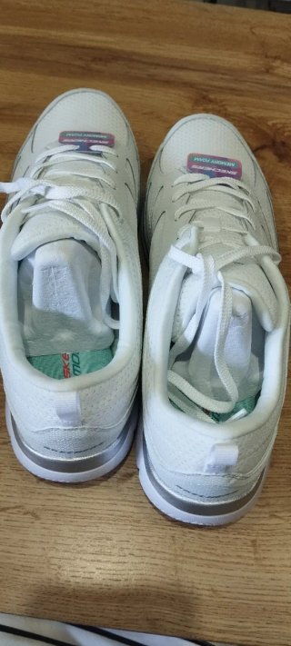 Zapatillas Skechers Summits Suites Blancas