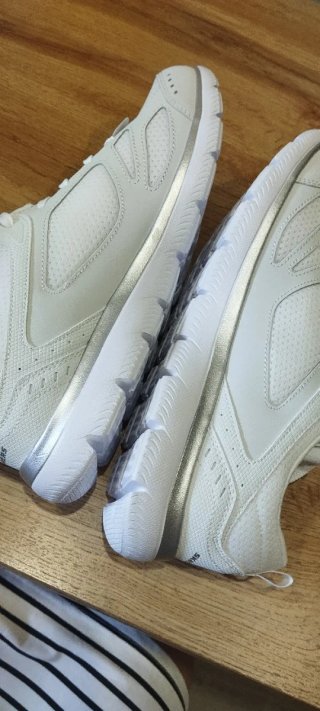 Zapatillas Skechers Summits Suites Blancas