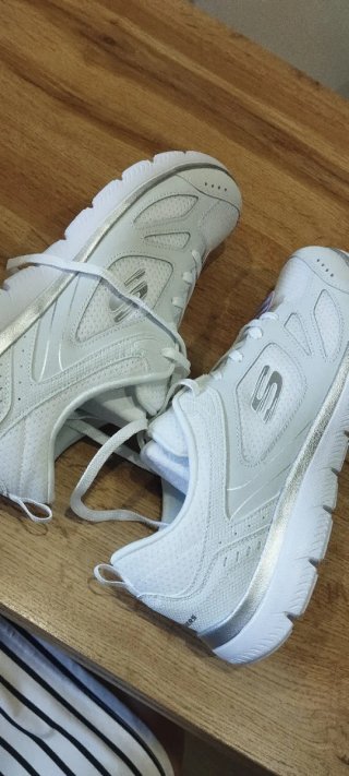 Zapatillas Skechers Summits Suites Blancas