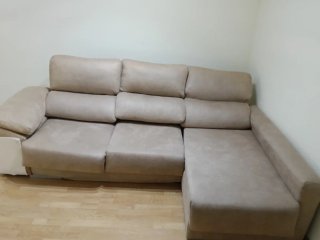 Sofá chaise longue modular beige y blanco. Pinto