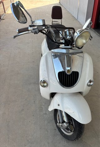 Moto Sumco Luna 125 Scooter Blanca