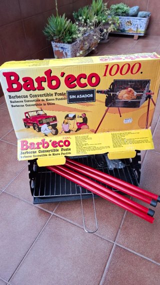 Barbacoa poco uso metal negra y plateada