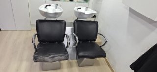 Mobiliario Peluquería: Sillas, lavacabezas.