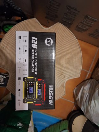 Cargador Baterías Coche/Moto HUSGW 12V