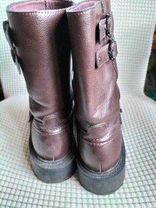 Botas marrones con hebillas