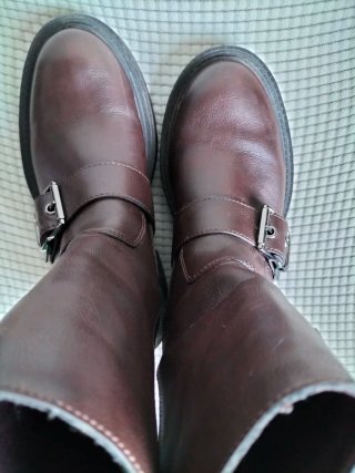 Botas marrones con hebillas