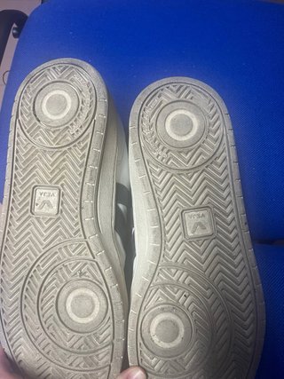 Zapatillas Veja Blancas y Rojas