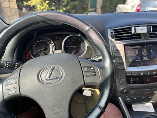 Lexus IS 220