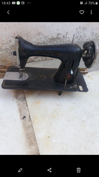 Cabeza de Máquina de Coser Antigua