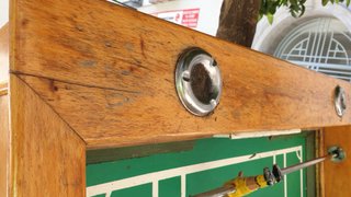 Futbolín antiguo de madera