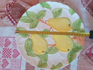 Piatto da portata con pere in ceramica