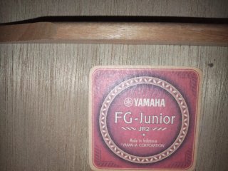 Guitarra Yamaha FG-Junior  funda original