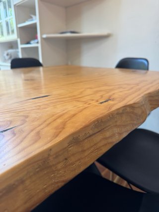 Mesa comedor madera y 8 sillas negras