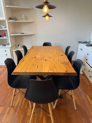 Mesa comedor madera y 8 sillas negras
