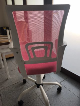 Silla de escritorio rosa y blanca