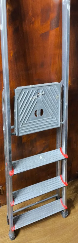 Escalera 4 peldaños aluminio