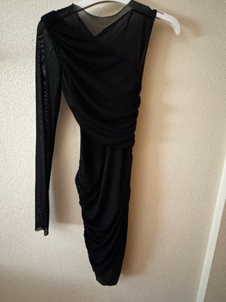 Vestido negro asimétrico drapeado