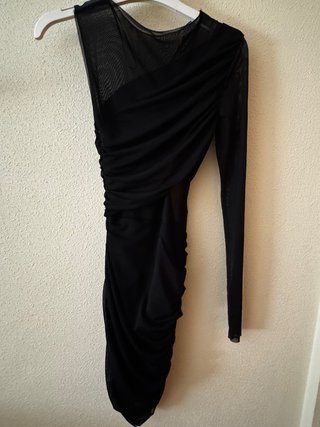 Vestido negro asimétrico drapeado