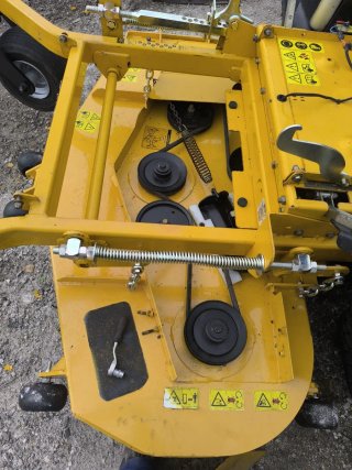 Tractor cortacésped Hustler amarillo