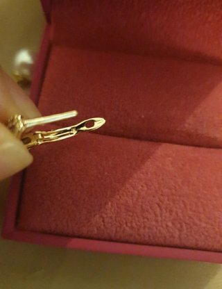 Pendientes dorados con perlas y caja