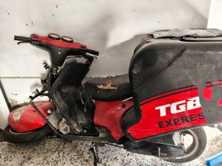 Ciclomotor tgb 49cc Amarillo Reparto