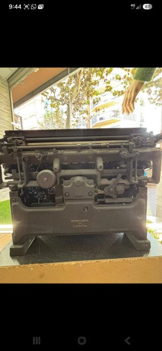 Máquina de escribir Hispano Olivetti M40 funcional