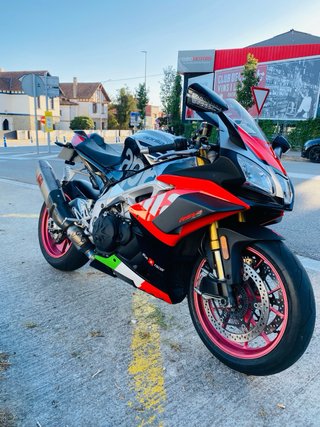 Aprilia RSV4 RF 1000 Factory