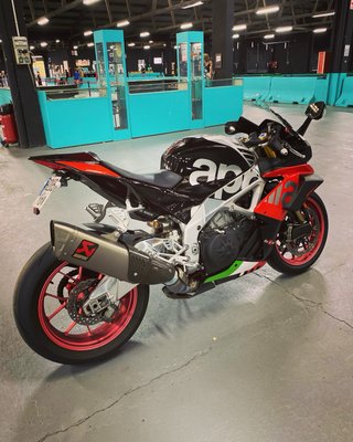 Aprilia RSV4 RF 1000 Factory