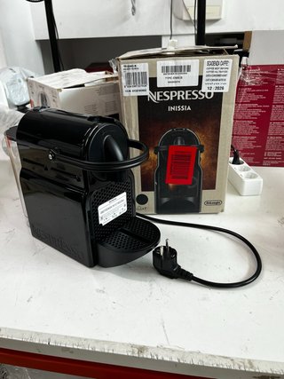Cafetera Nespresso Inissia DeLonghi Negra