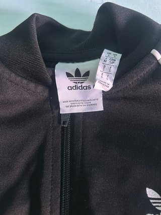 Chaqueta Adidas Negra con Rayas Blancas
