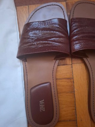 Sandalias planas piel Zara marrón