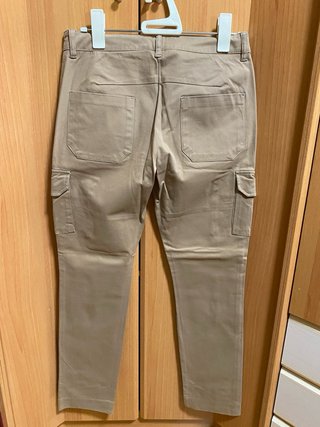 Pantalones cargo beige Mango