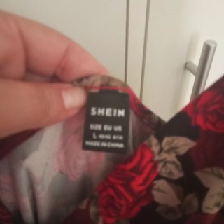 Vestido estampado flores rojas