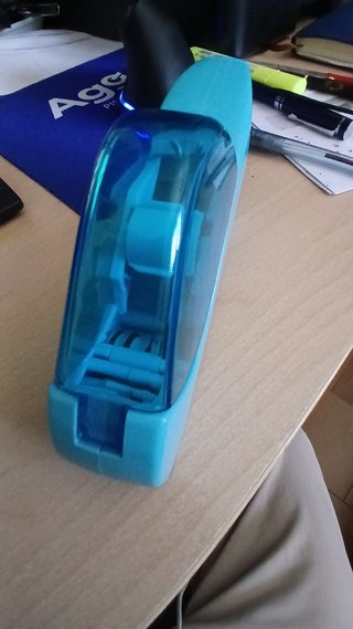 Dispenser per nastro adesivo