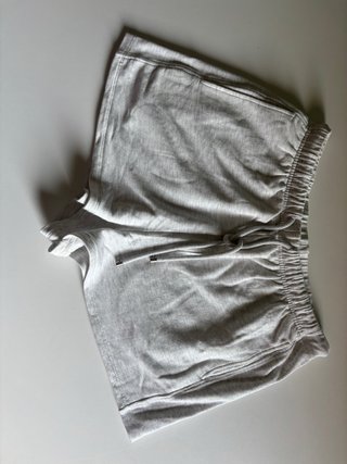 Pantalones cortos grises deportivos