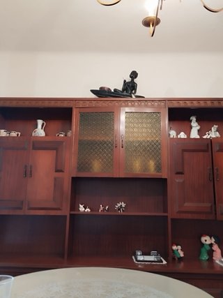 Mueble de salón madera oscura