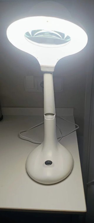 Lámpara LED con lupa. Bifocal