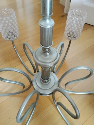 Lámpara de techo plateada con tulipas de cristal