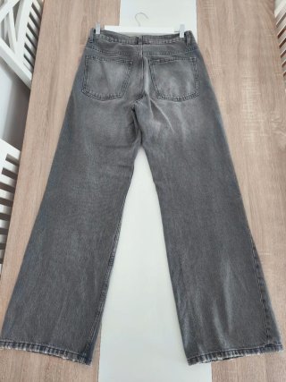 Pantalón vaquero Zara gris ancho