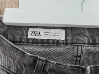 Pantalón vaquero Zara gris ancho