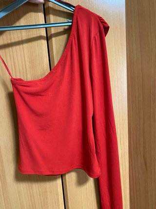 Top asimétrico rojo