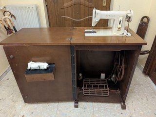 Máquina Singer 810-Z2 con mueble y pedal