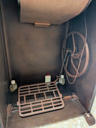 Máquina Singer 810-Z2 con mueble y pedal