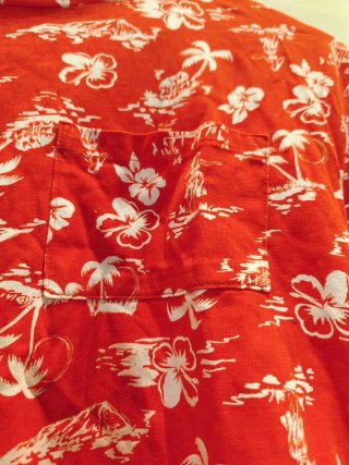 Camiseta crop top Lefties estampado tropical