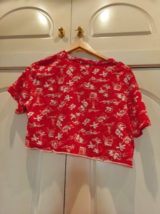 Camiseta crop top Lefties estampado tropical