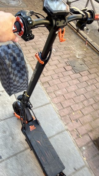 Patinete Eléctrico Naranja y Negro