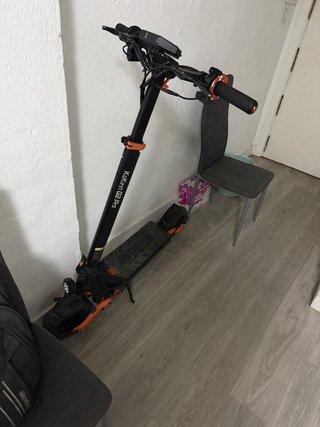 Patinete Eléctrico Naranja y Negro