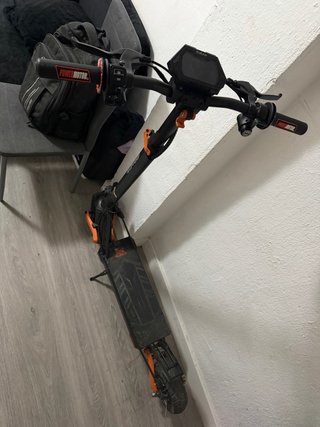 Patinete Eléctrico Naranja y Negro